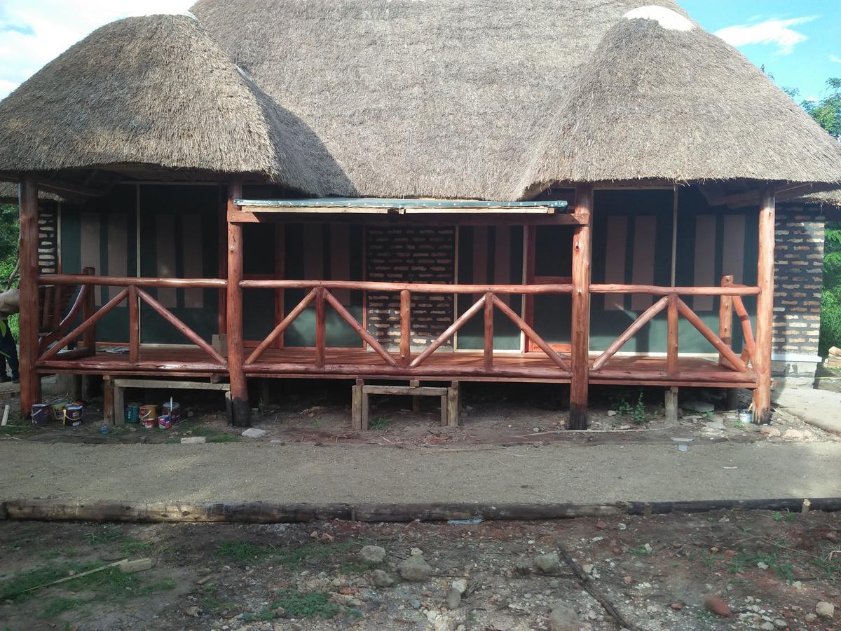 Irungu Forest Safari Lodge Katunguru Экстерьер фото
