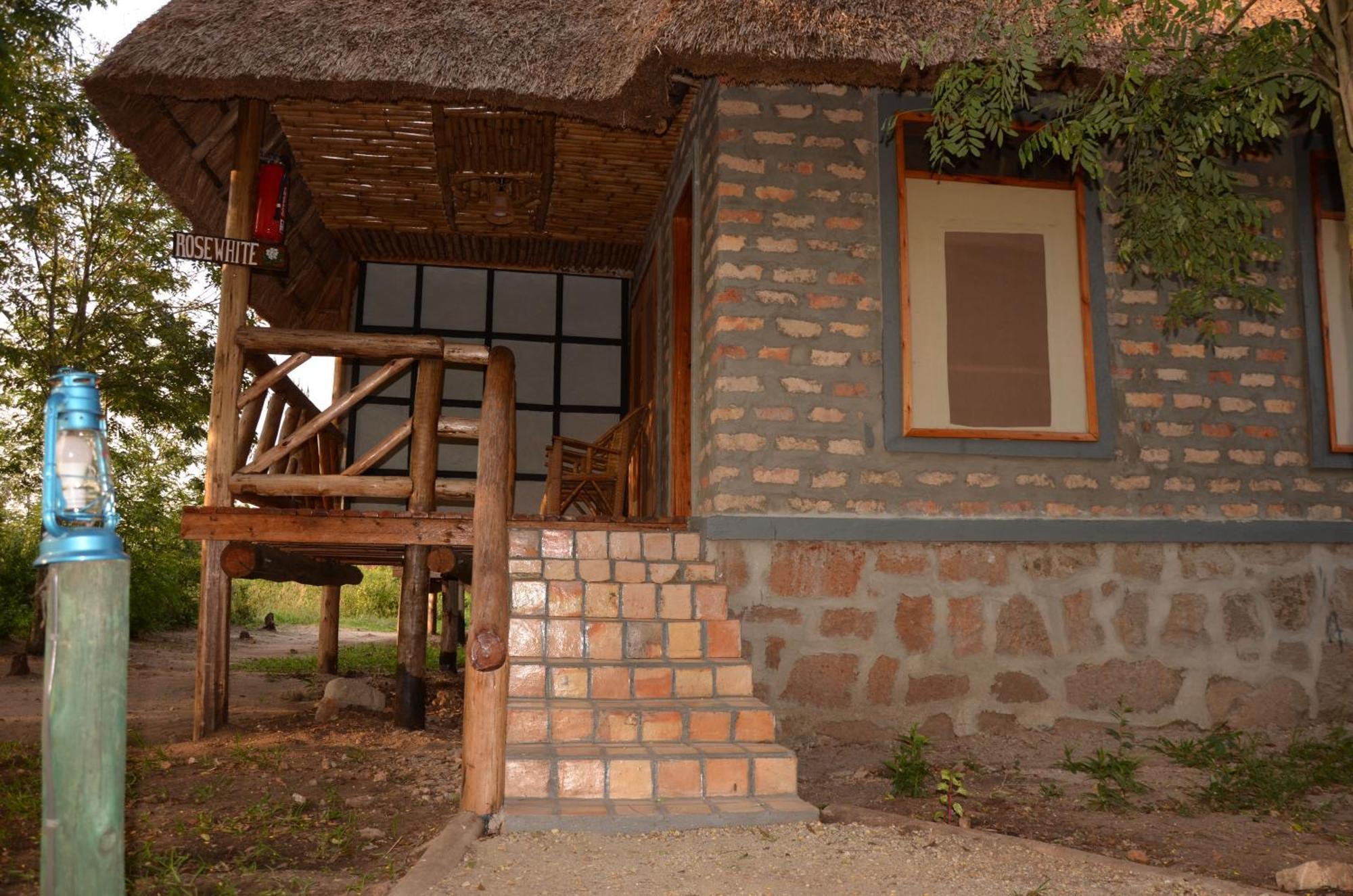 Irungu Forest Safari Lodge Katunguru Экстерьер фото